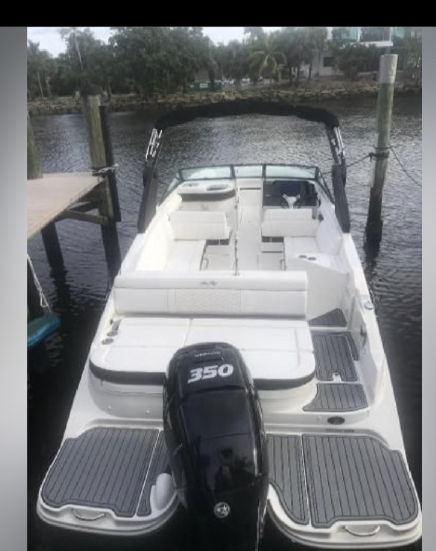 2019 Sea Ray SDX 270 Outboard - Image 8
