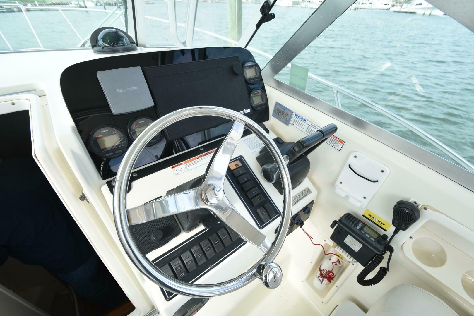 2005 Pursuit 3070 Offshore Express - Image 17