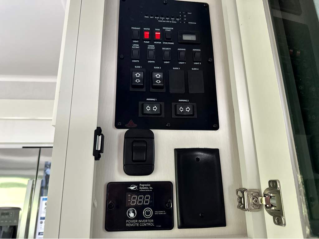 2027 JAYCO PINNACLE 32RLTS - Image 24
