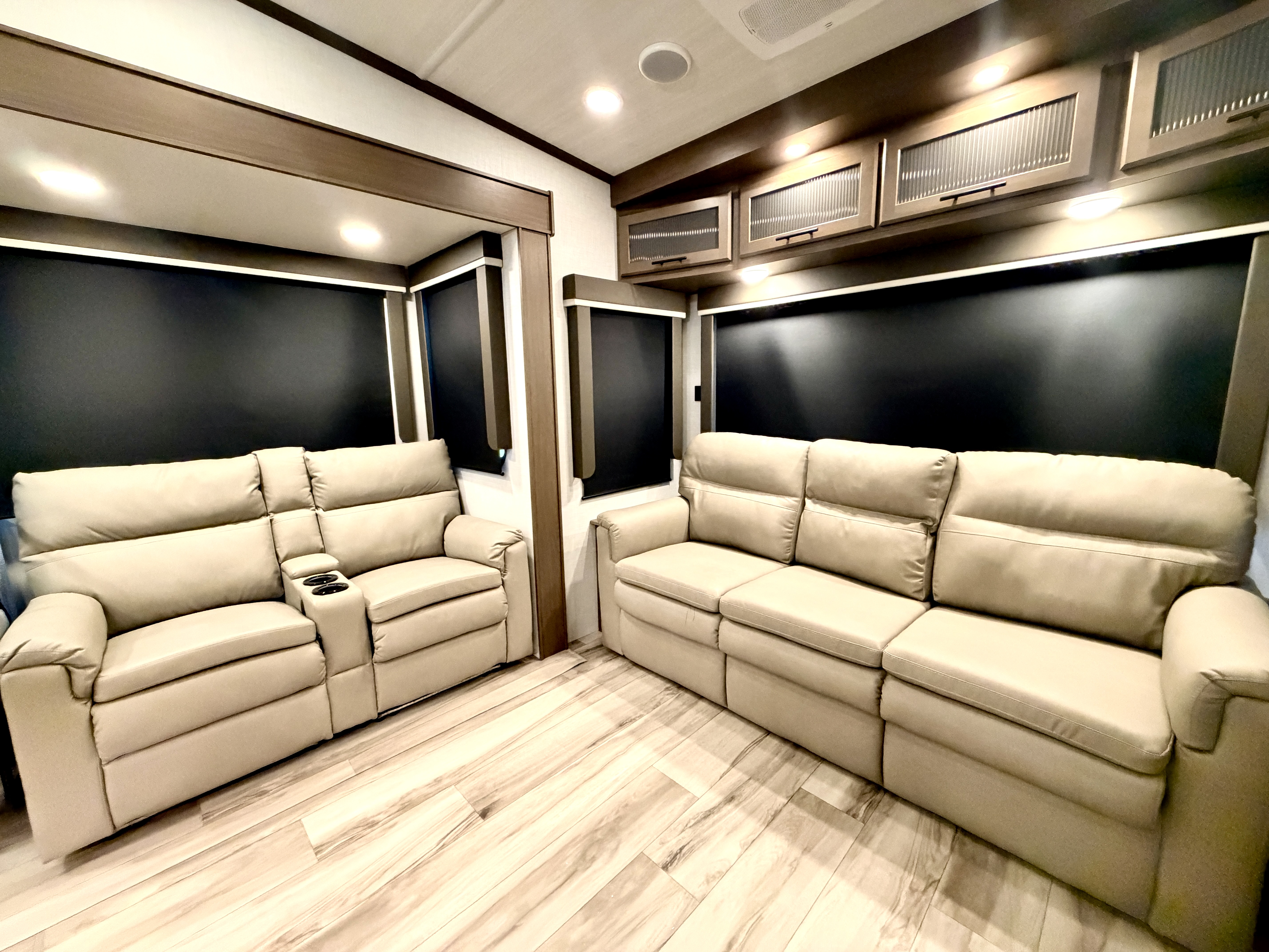 2027 Keystone Cougar 360MBI - Image 13
