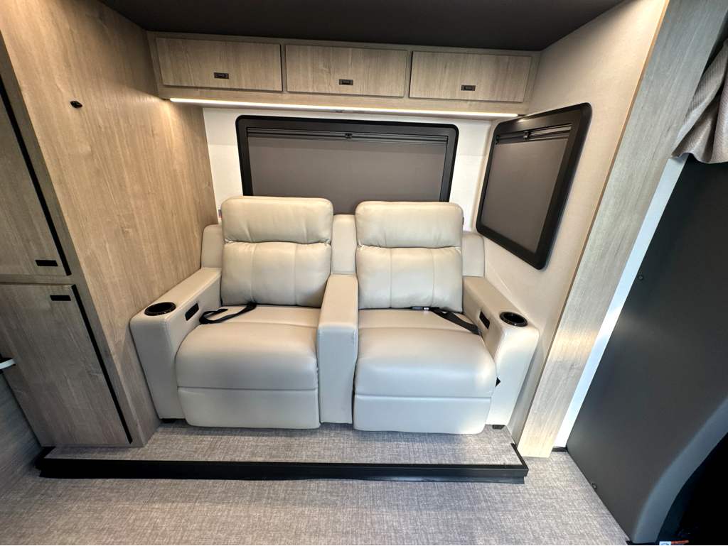 2027 Grand Design Lineage Series M 25FW - Image 17
