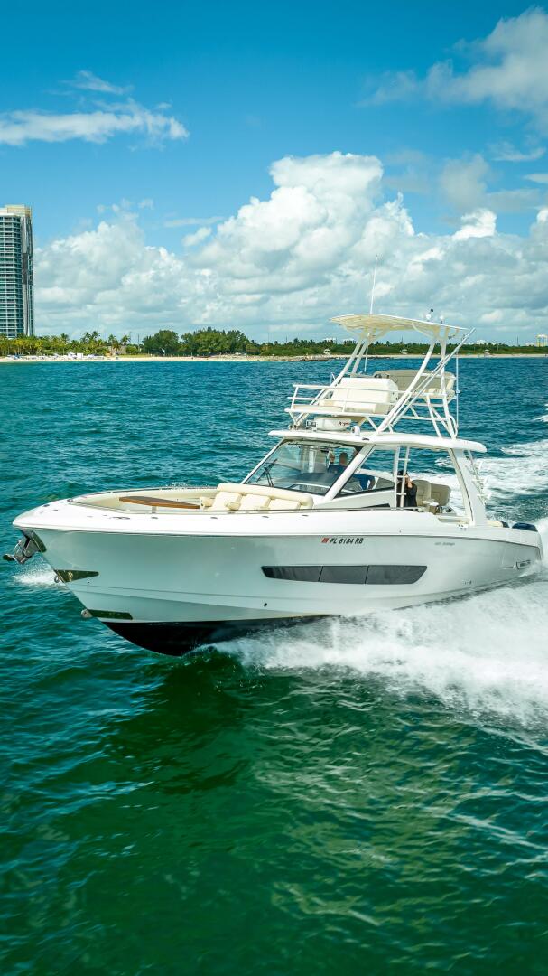 2016 Boston Whaler - Image 35
