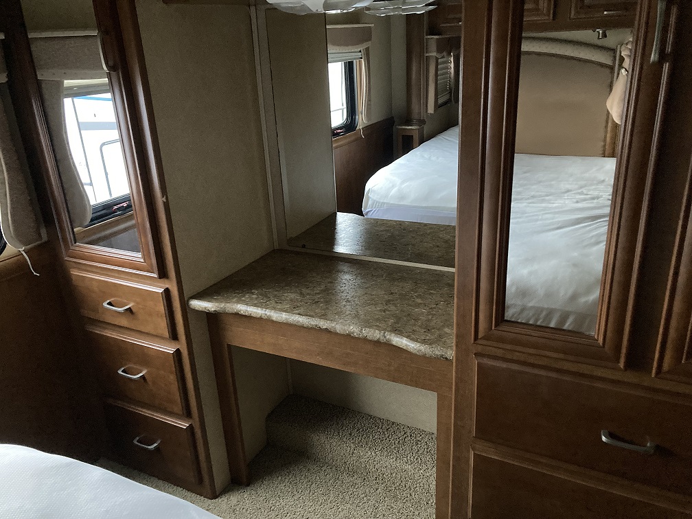 2012 Thor Motor Coach Challenger 32VS - Image 31