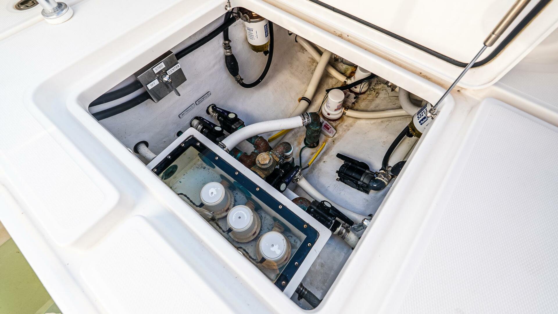 2016 Invincible 33 Open Fisherman Base - Image 9