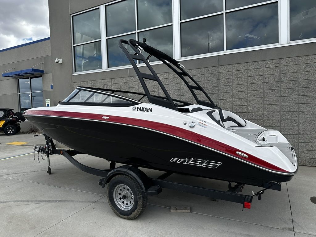 2025 Yamaha Boats AR195 - Image 2