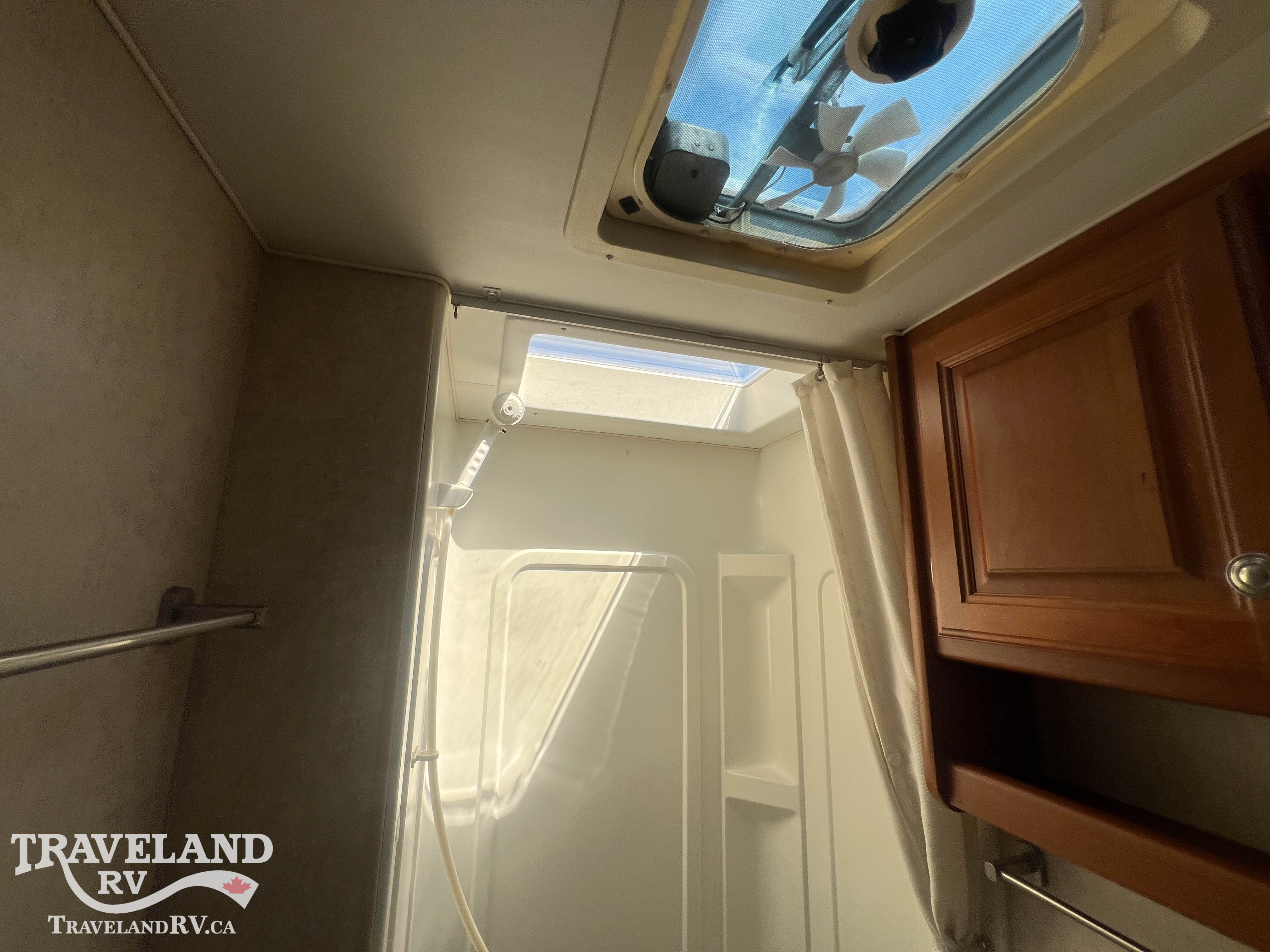 2010 TRIPLE E REGAL C21 HMS - Image 26