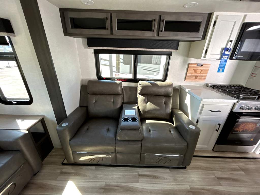 2026 VENTURE RV SPORTTREK 353VIK - Image 13