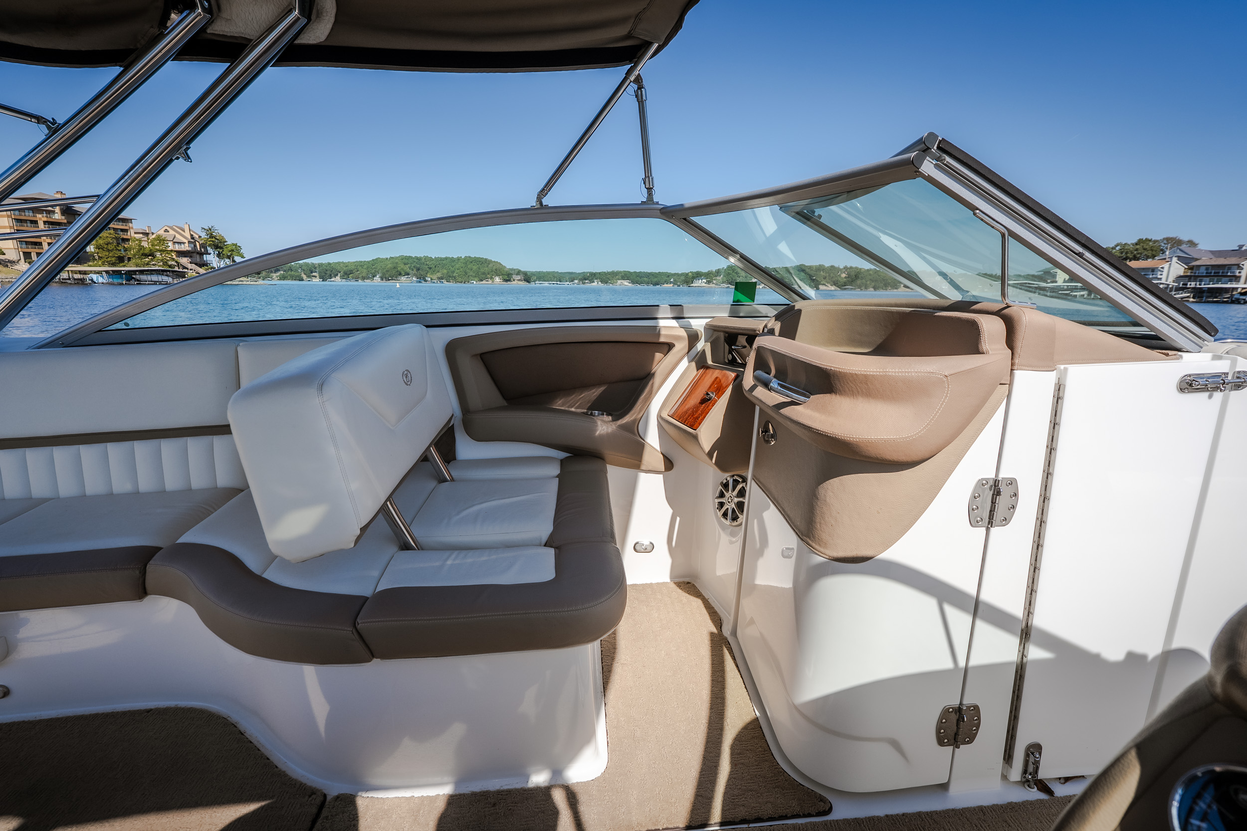 2010 Cobalt 302 - Image 20