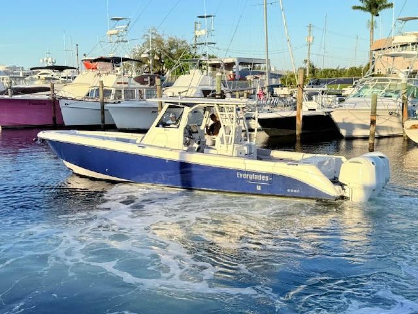 2014 Everglades 355 Center Console - Image 8