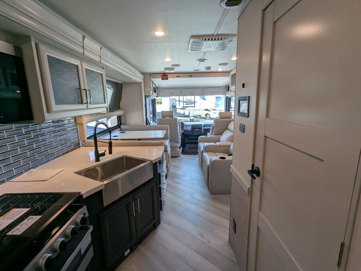 2026 Holiday Rambler Invicta 33HB - Image 32