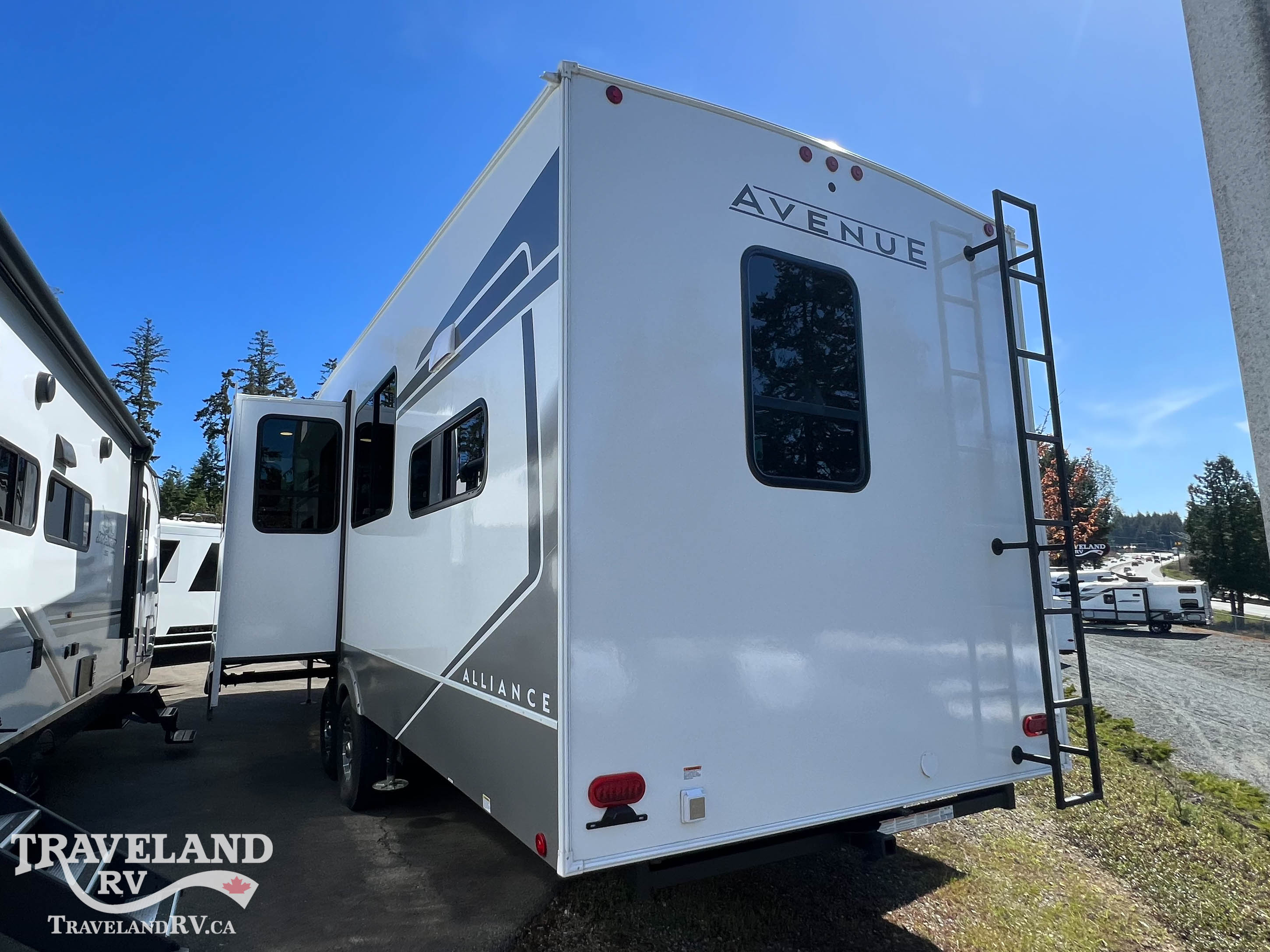 2026 Alliance RV AVENUE 35RKS - Image 4