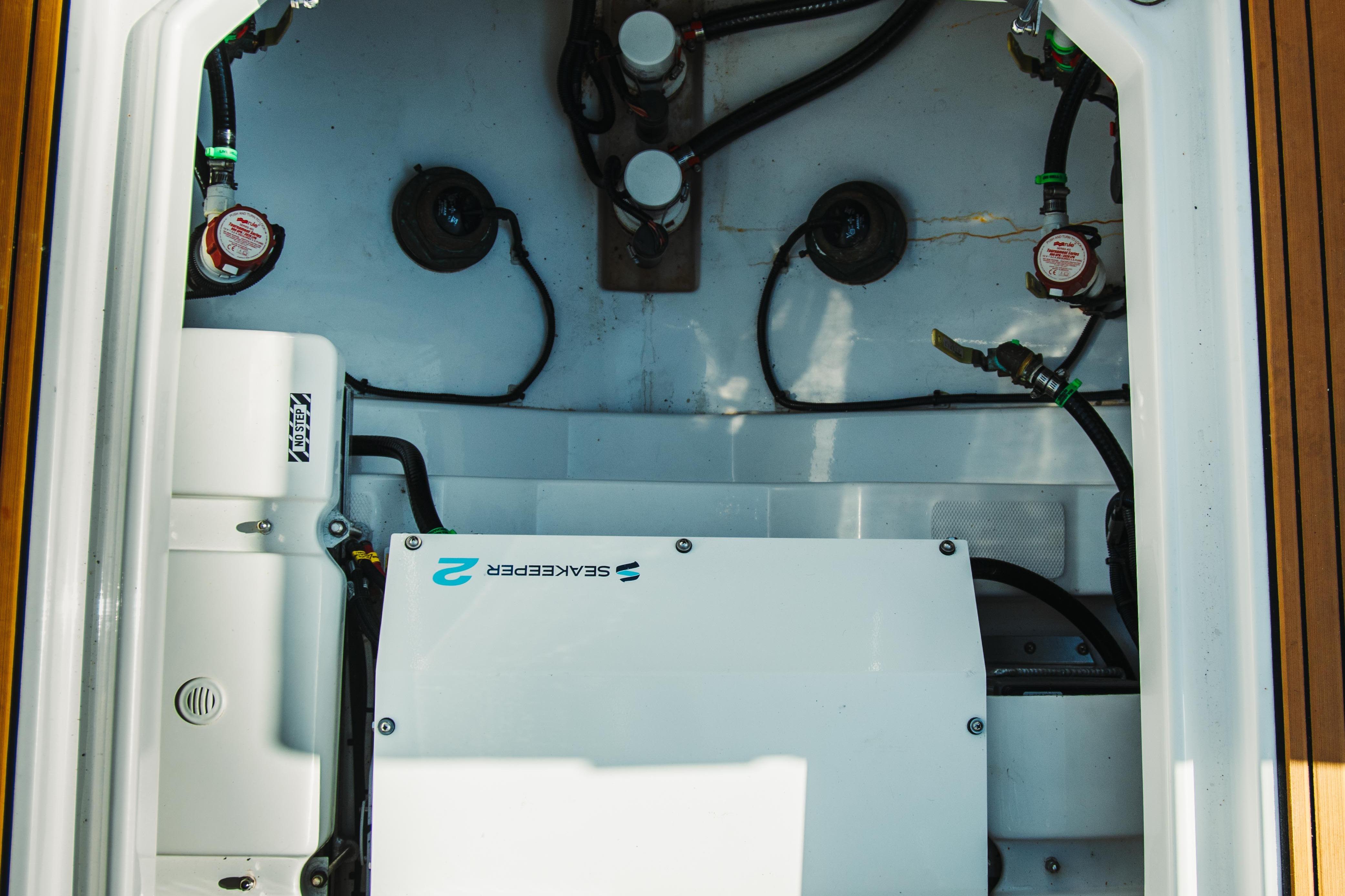 2024 Everglades 315 Center Console Standard - Image 78