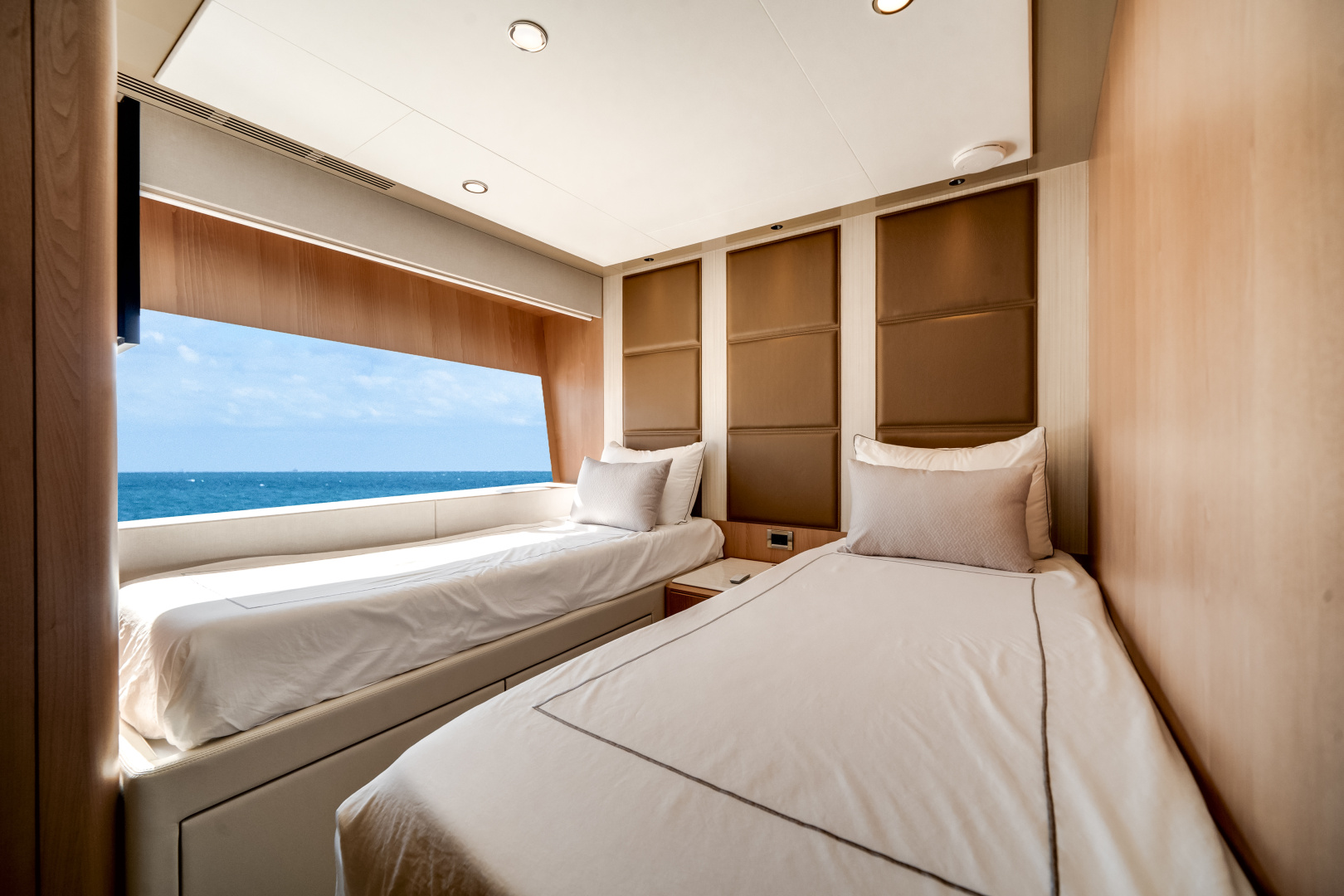 2025 Ocean Alexander 28L - Image 40