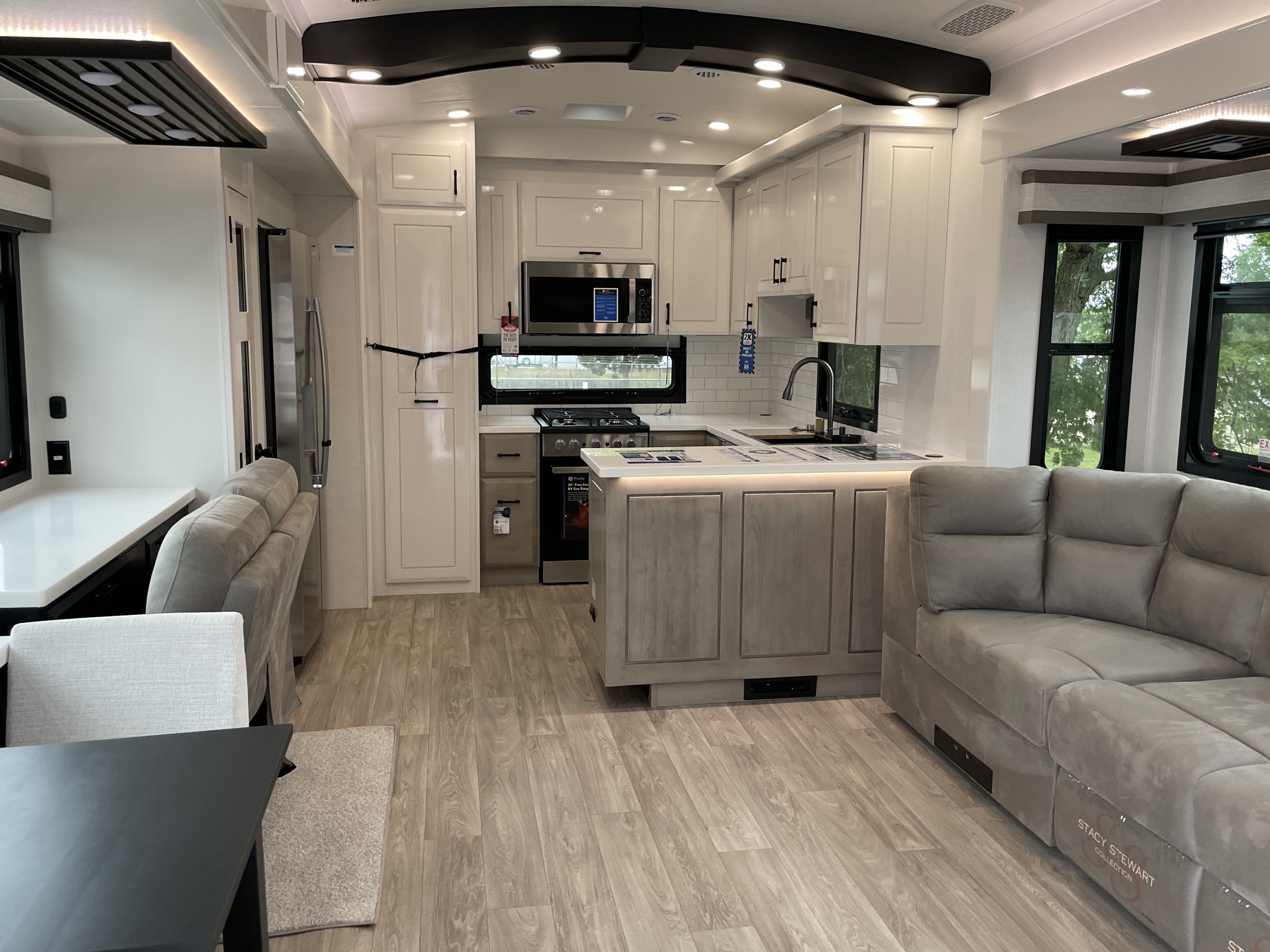 2027 Jayco Pinnacle 38FBRK - Image 7