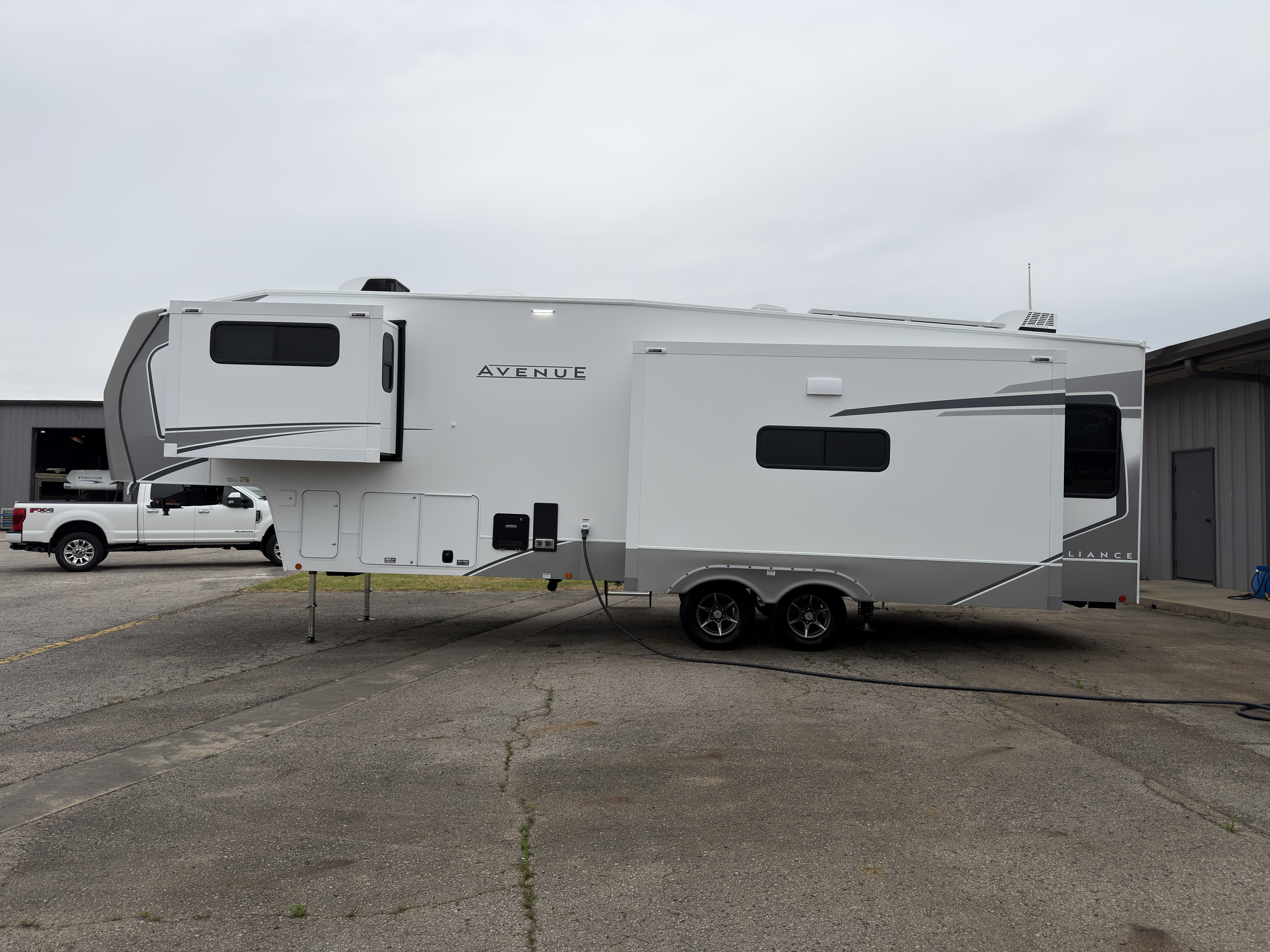 2026 Alliance RV Avenue 32RLS - Image 4