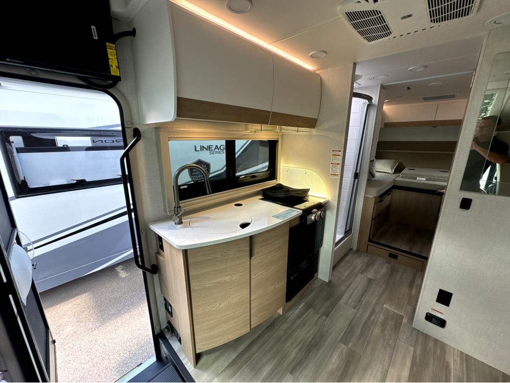 2027 THOR MOTOR COACH TIBURON 24XL - Image 10