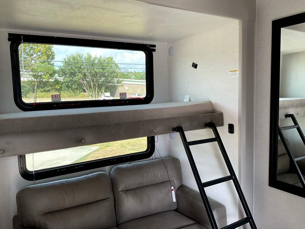 2027 JAYCO NORTH POINT 361RLBH - Image 24