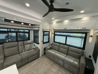 2027 JAYCO PINNACLE 32RLTS - Image 9