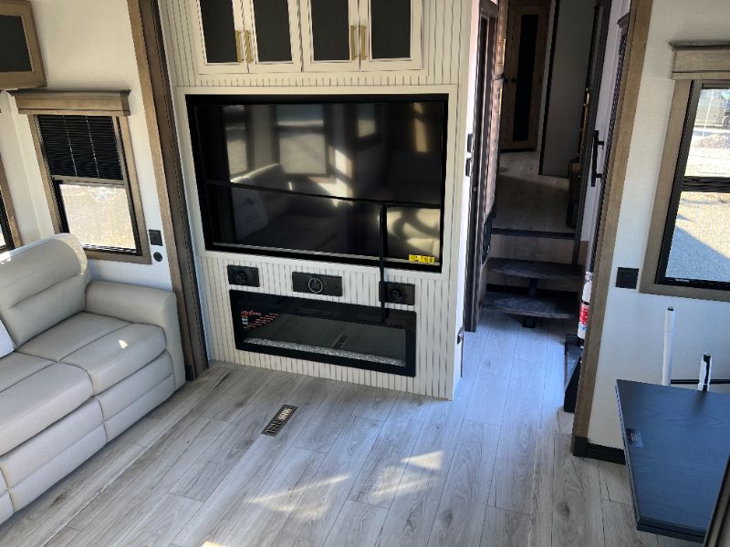2026 Keystone Montana 3901RK - Image 11