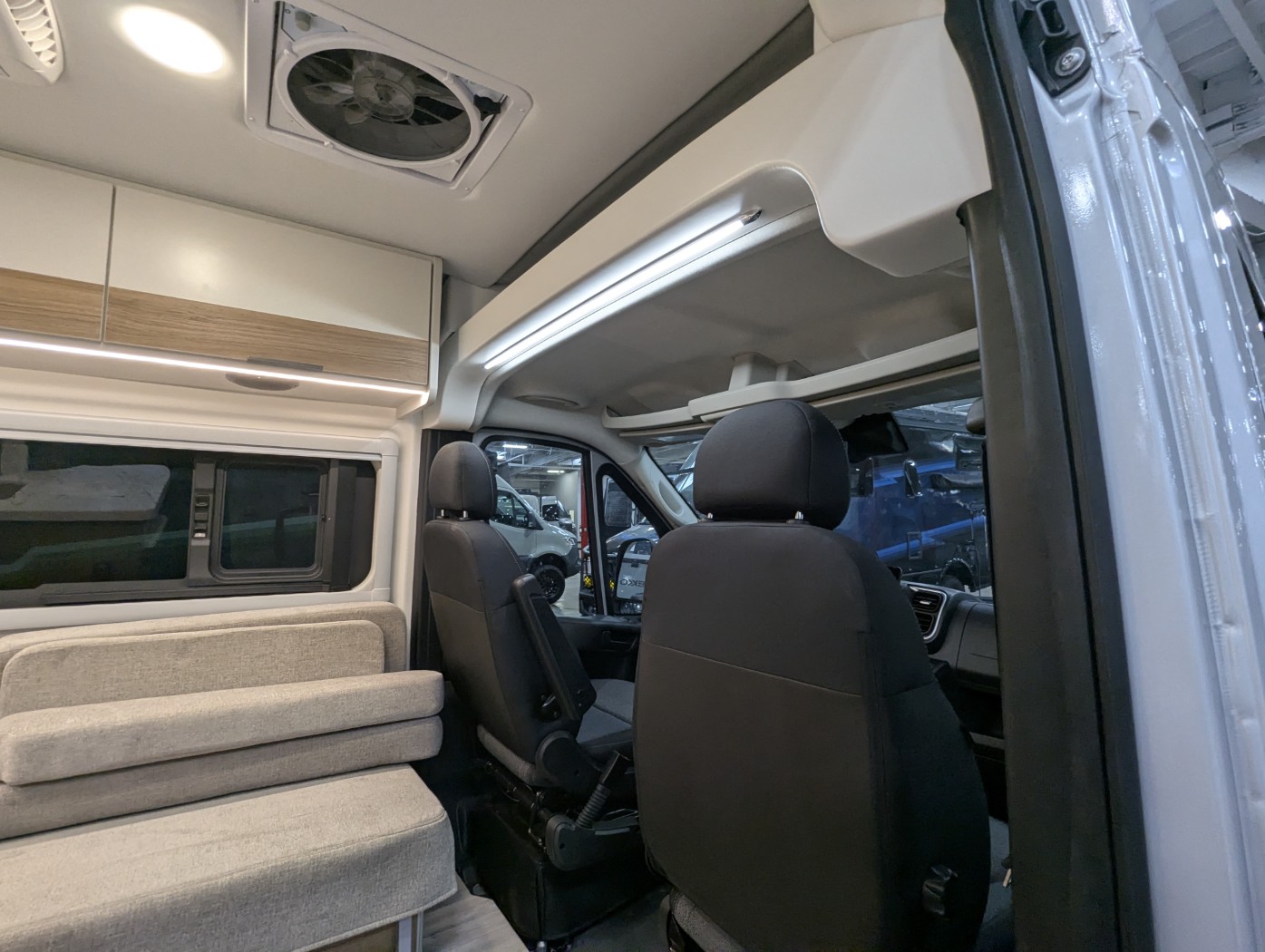 2027 Thor Motor Coach Rize Sport 18M - Image 9