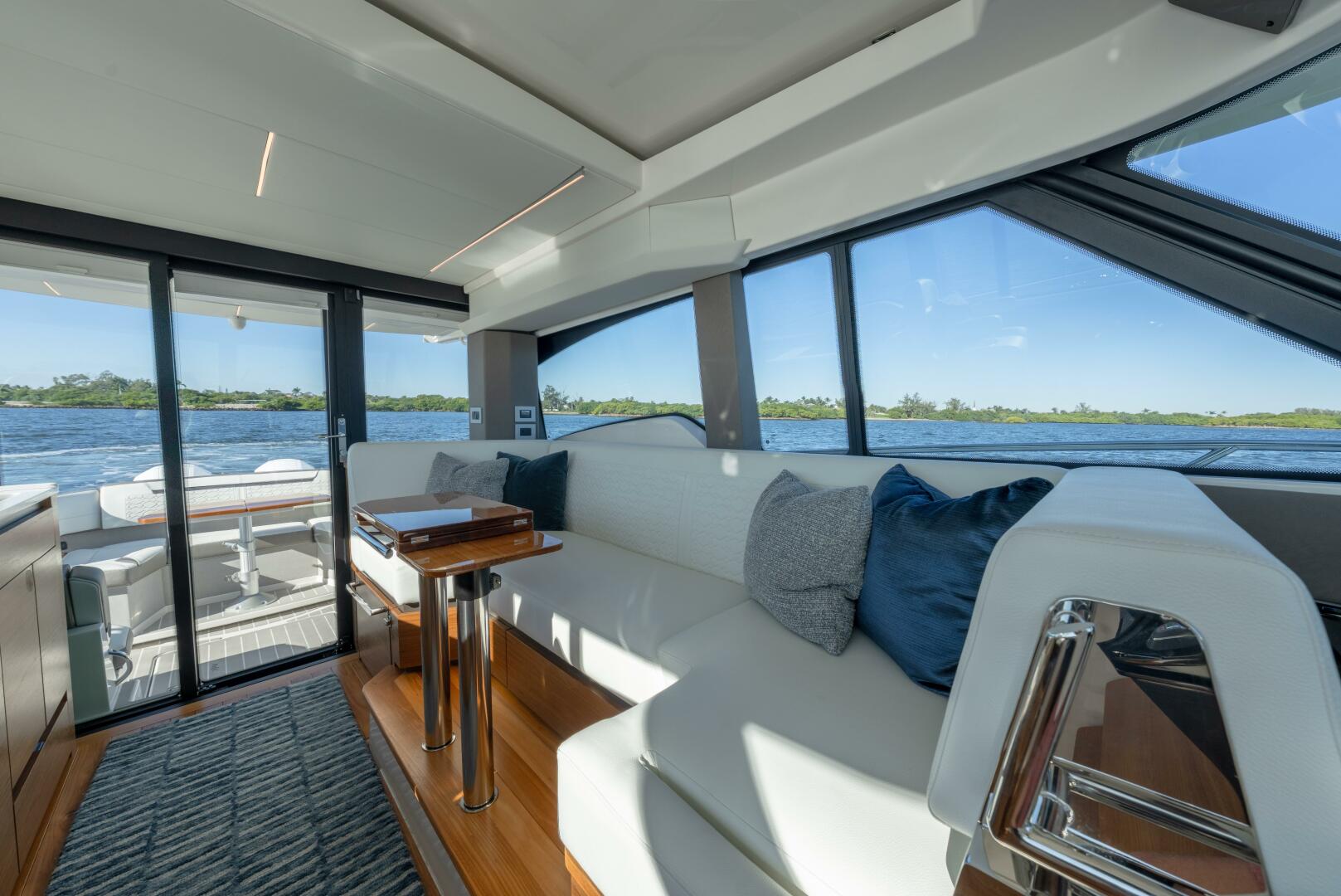2025 Tiara Yachts 43 LE - Image 29