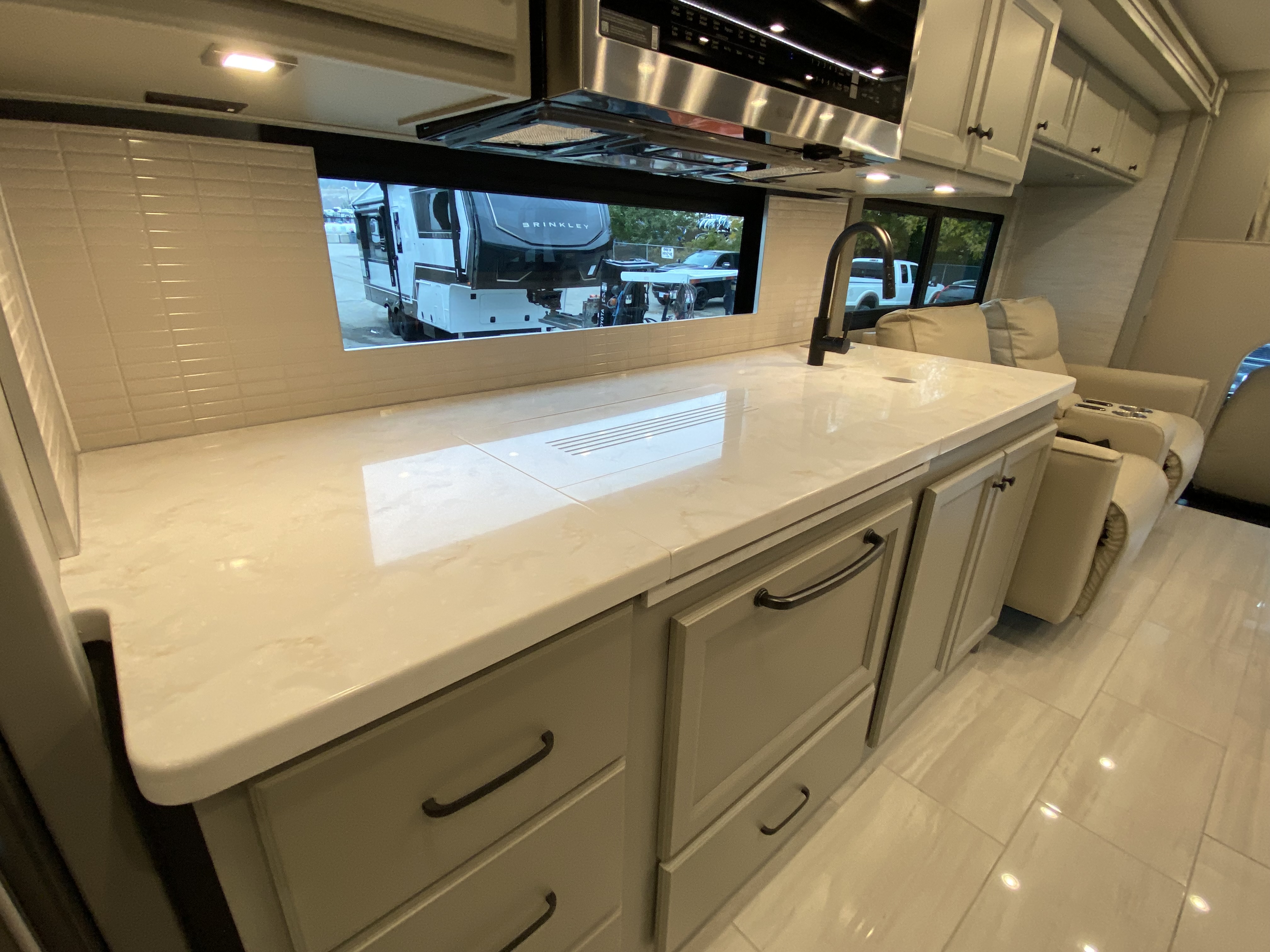 2027 Tiffin Allegro Bay 34DB - Image 25