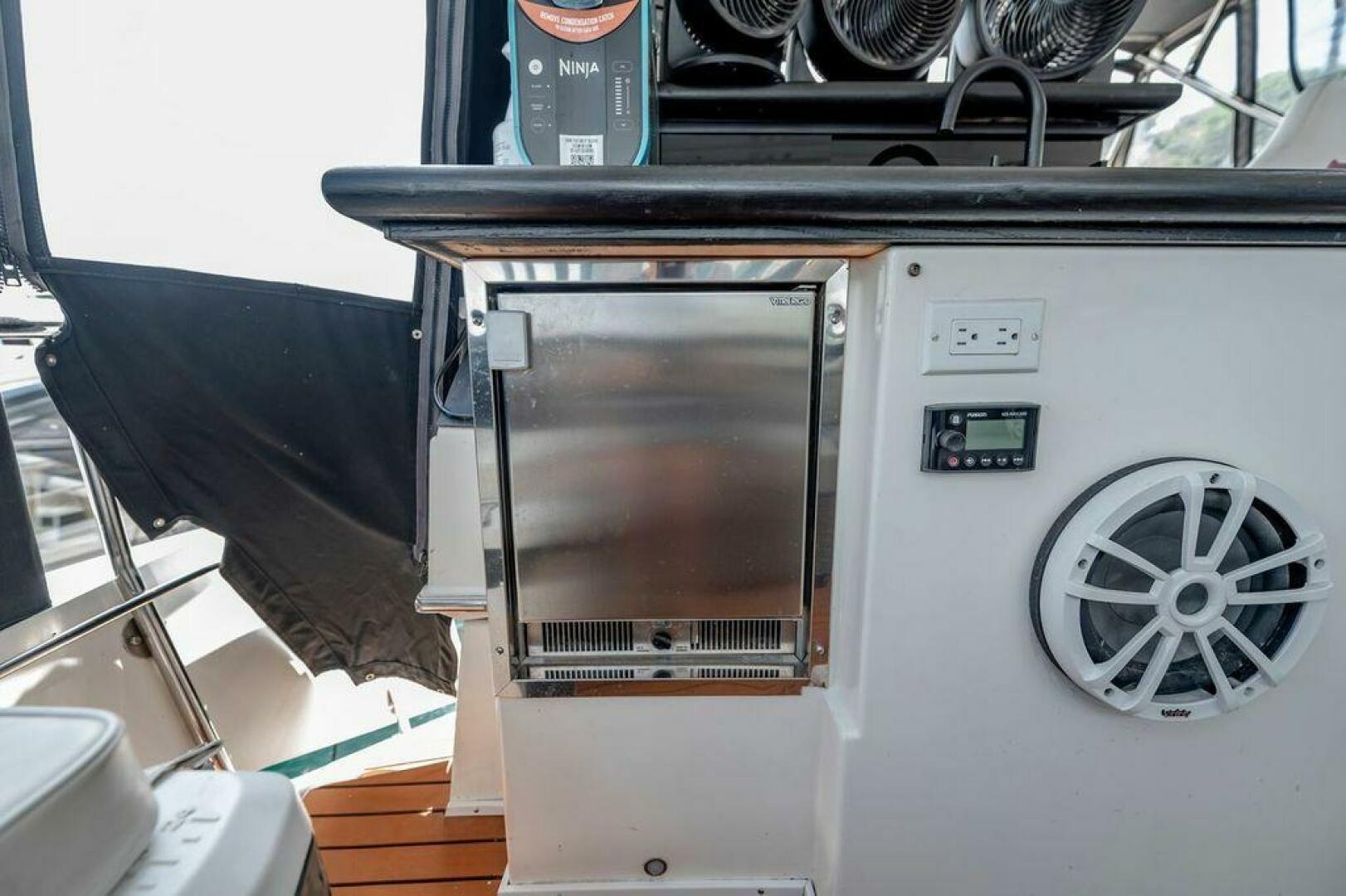 1991 Cruisers Yachts 3850 Aft Cabin - Image 40