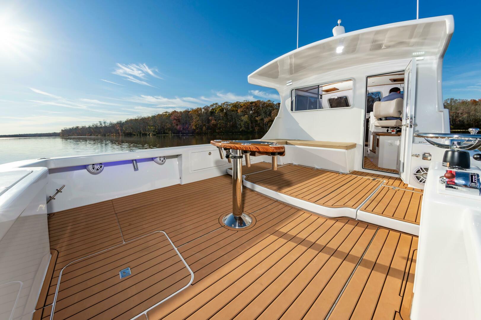 2024 Custom Chesapeake Bay Built Custom 33' - Image 10