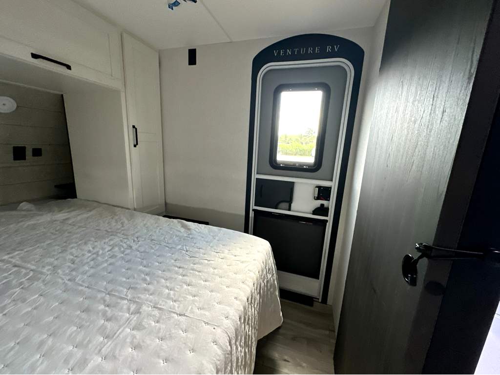 2027 VENTURE RV SIENNA 311VDB - Image 24