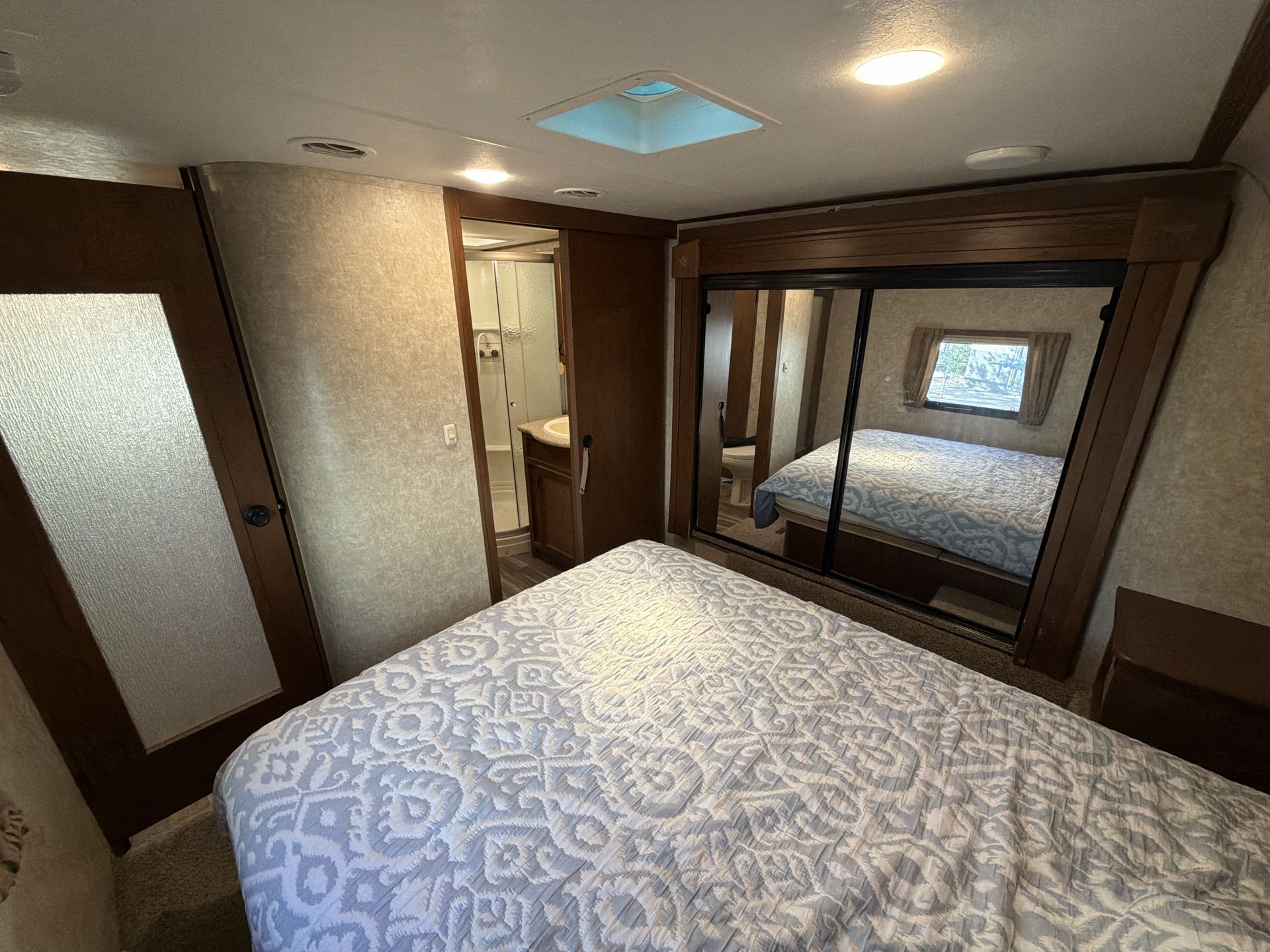 2016 Highland Ridge Light LF297RLS - Image 43
