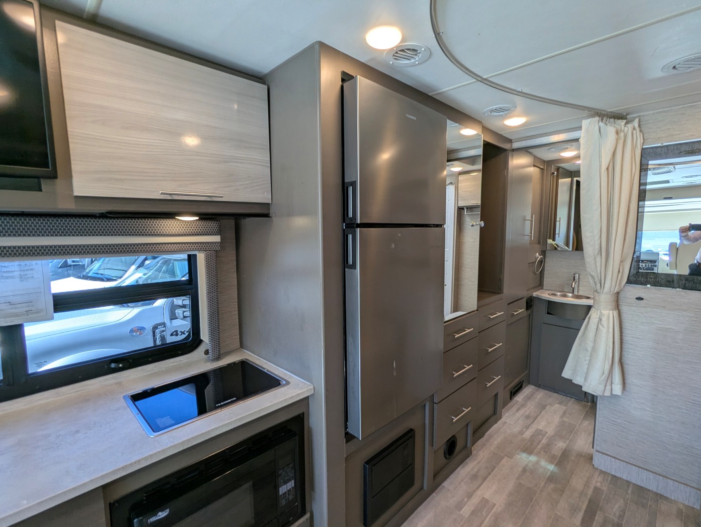 2023 Thor Motor Coach Axis 24.4 - Image 20