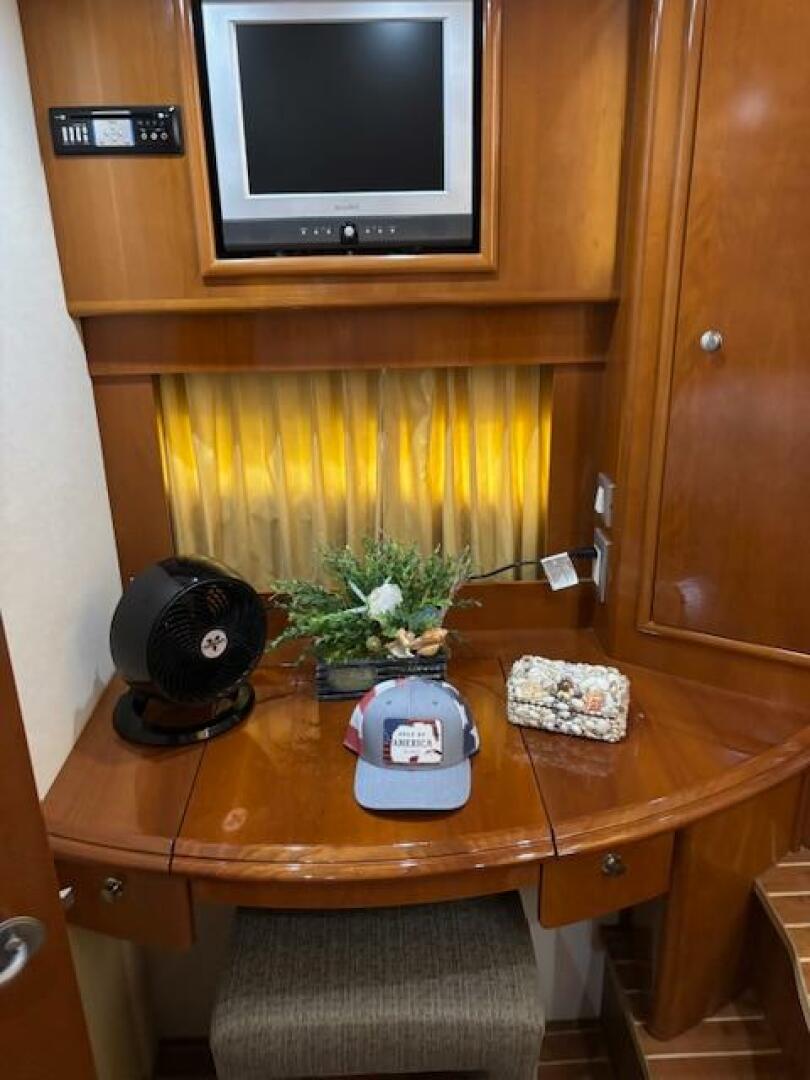 2006 Carver 43 Motor Yacht - Image 110