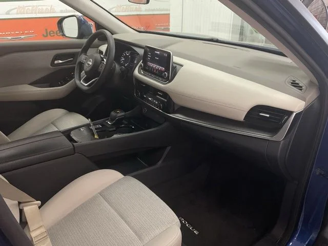 2023 Nissan Rogue Utility 4D SV 2WD - Image 25
