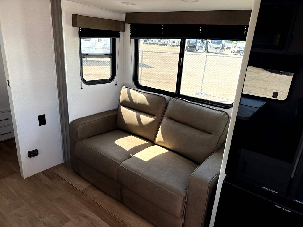 2027 GRAND DESIGN TRANSCEND 295QBT - Image 16