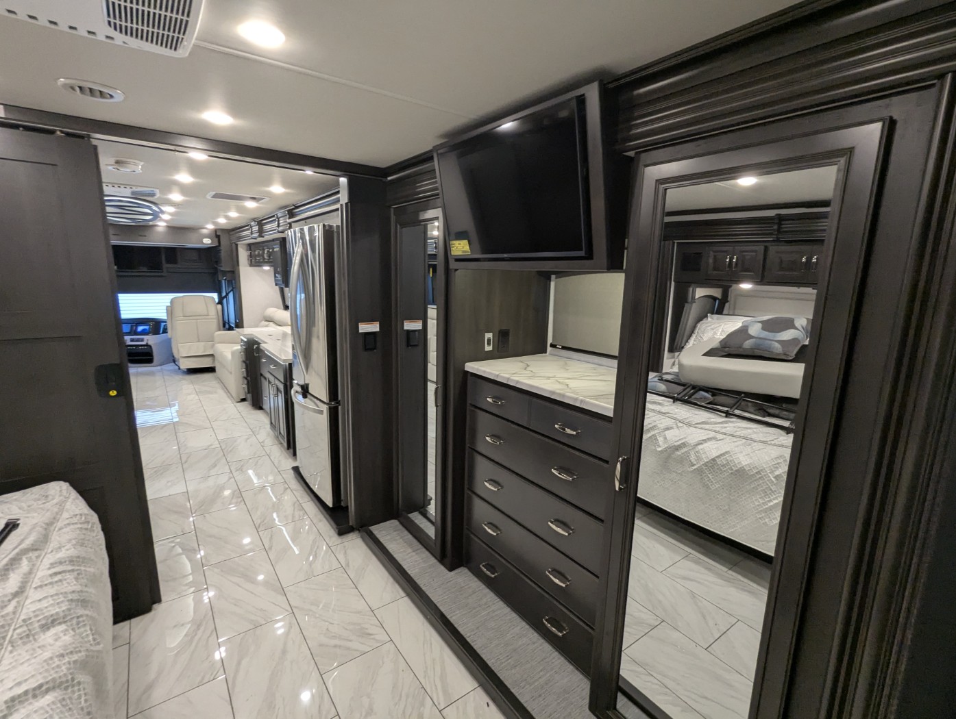 2026 Fleetwood Discovery 38W - Image 41