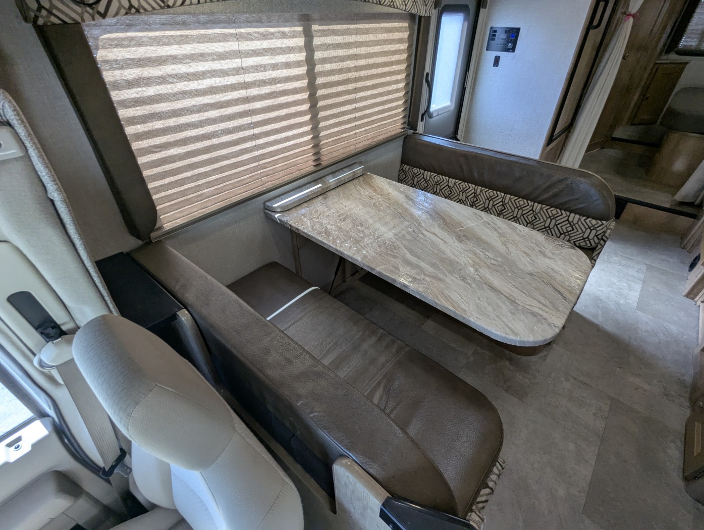 2020 Coachmen Leprechaun 260RS - Image 15