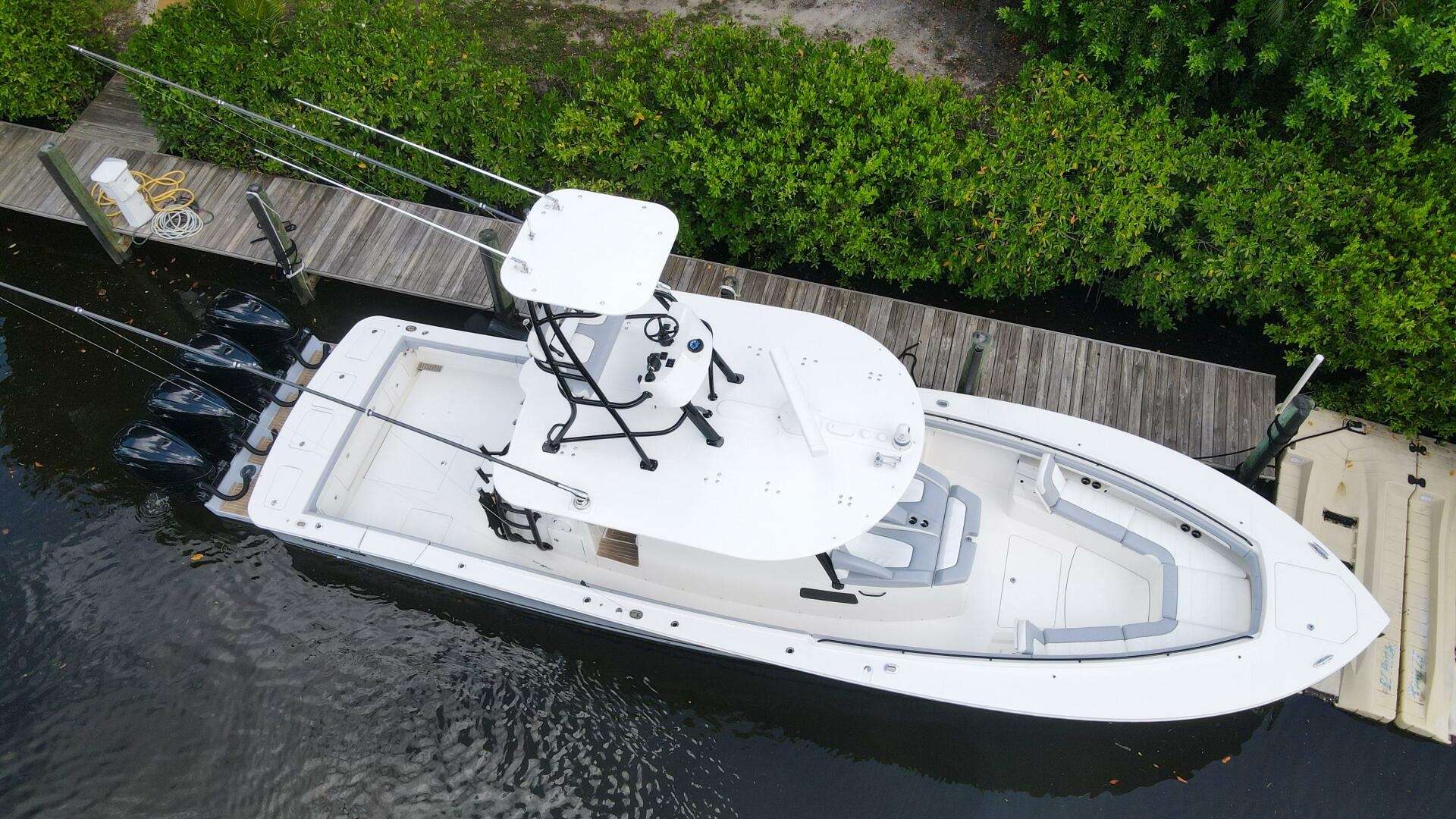 2020 REGULATOR 41 Standard - Image 3