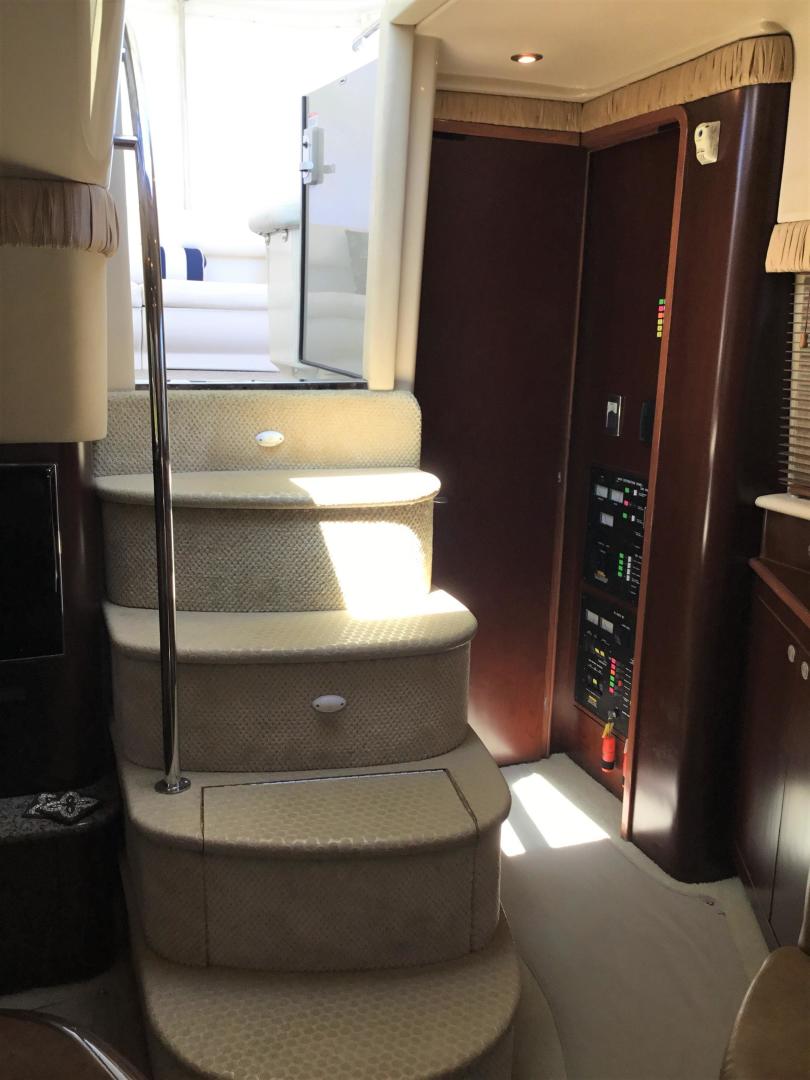 2005 Sea Ray 40 Motor Yacht - Image 6