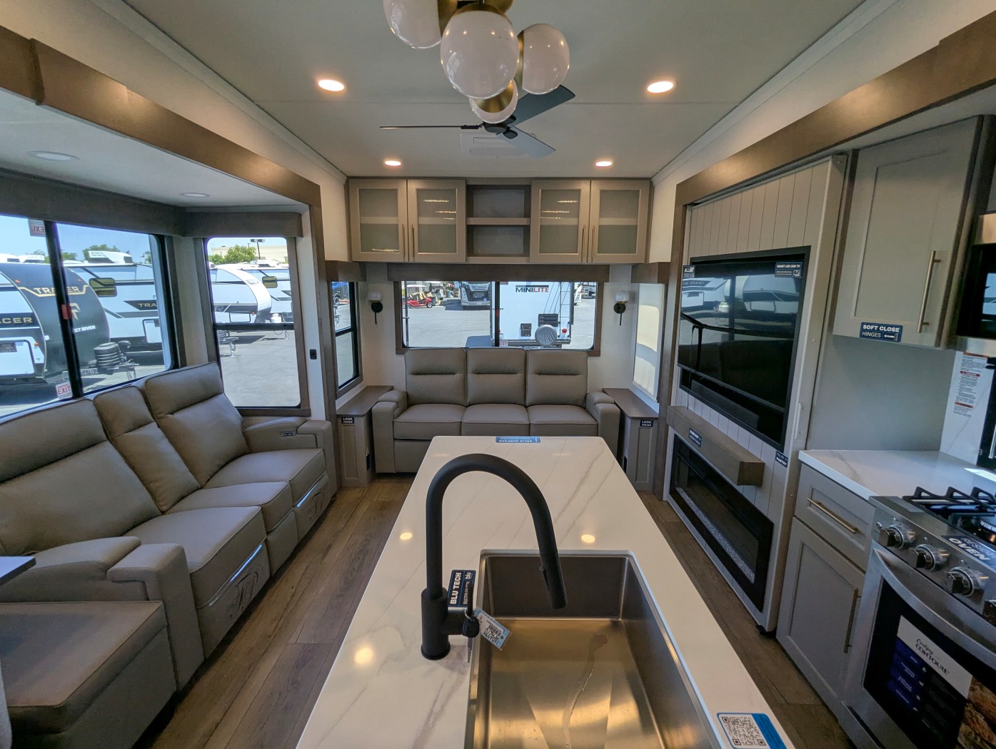 2026 Alliance RV Paradigm 310RL - Image 20