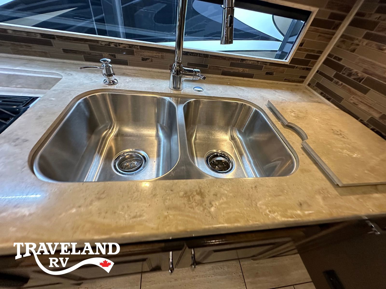 2019 Tiffin Allegro Breeze 31 BR - Image 13
