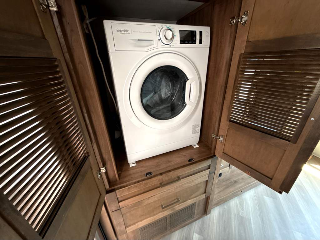 2026 ENTEGRA COACH ACCOLADE 37M - Image 30
