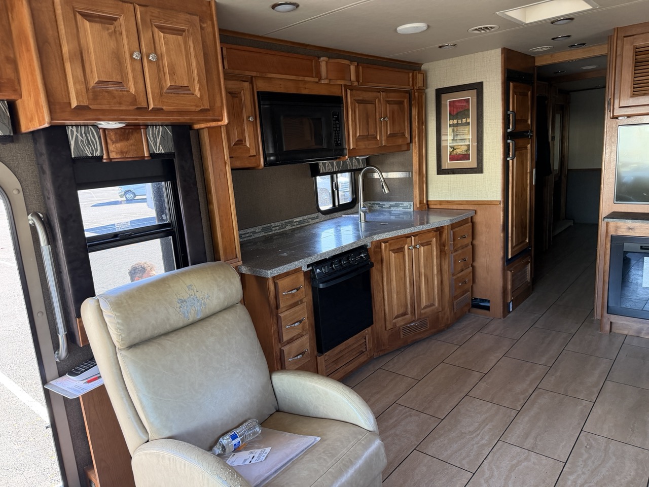 2016 Tiffin Allegro 35 QBA - Image 8