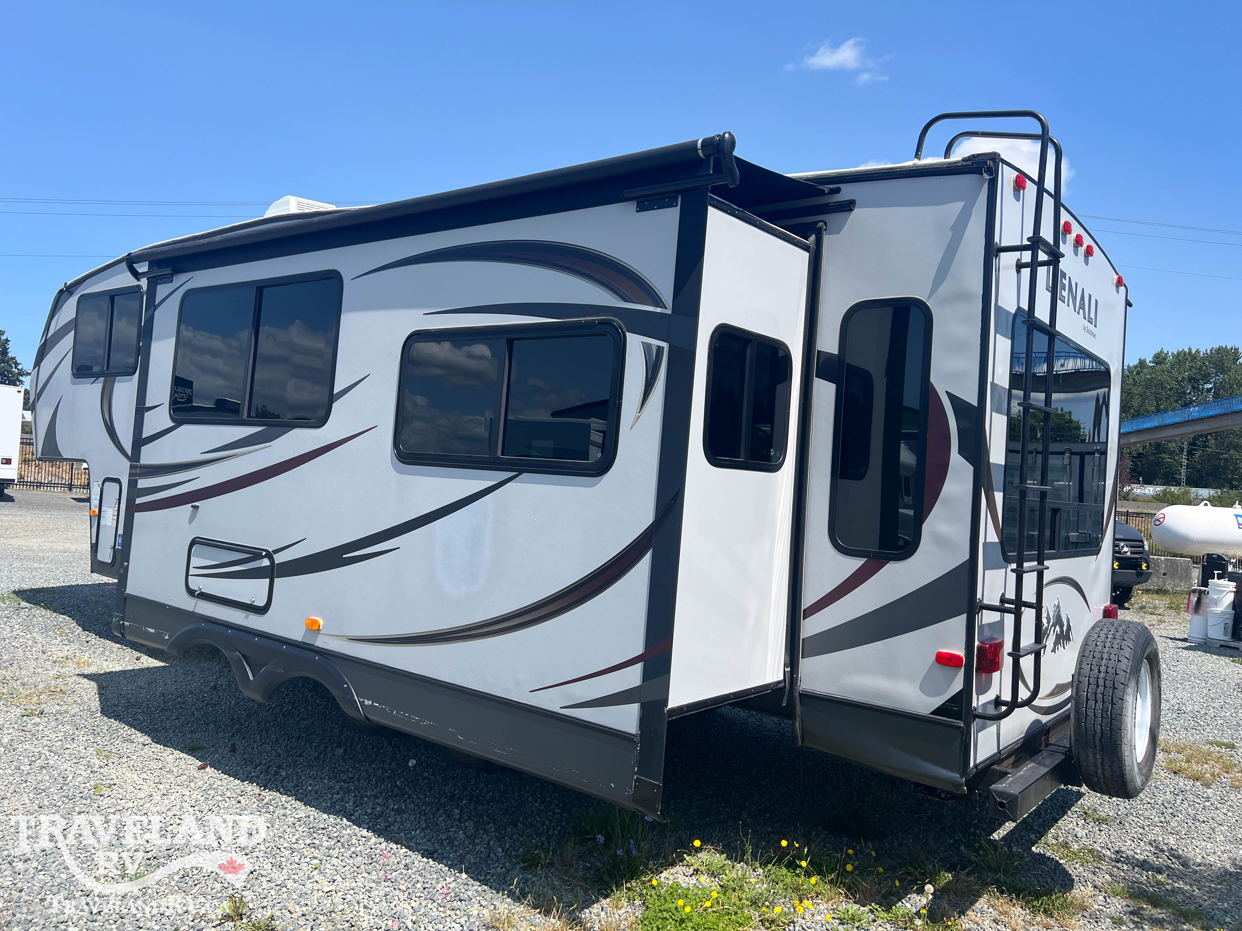 2014 Dutchmen Denali 2625RL Trail Edition - Image 7