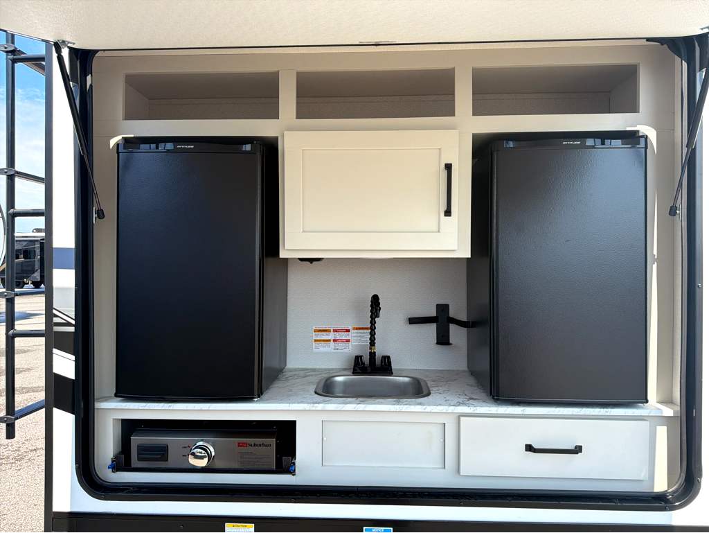 2027 VENTURE RV SPORTTREK 333VIK - Image 12