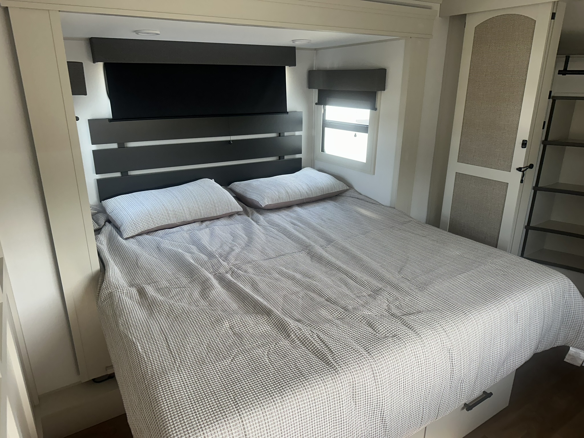 2026 GRAND DESIGN SOLITUDE 390RK - Image 30