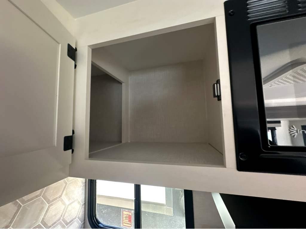2026 VENTURE RV SPORTTREK STINGER 232VRL - Image 20