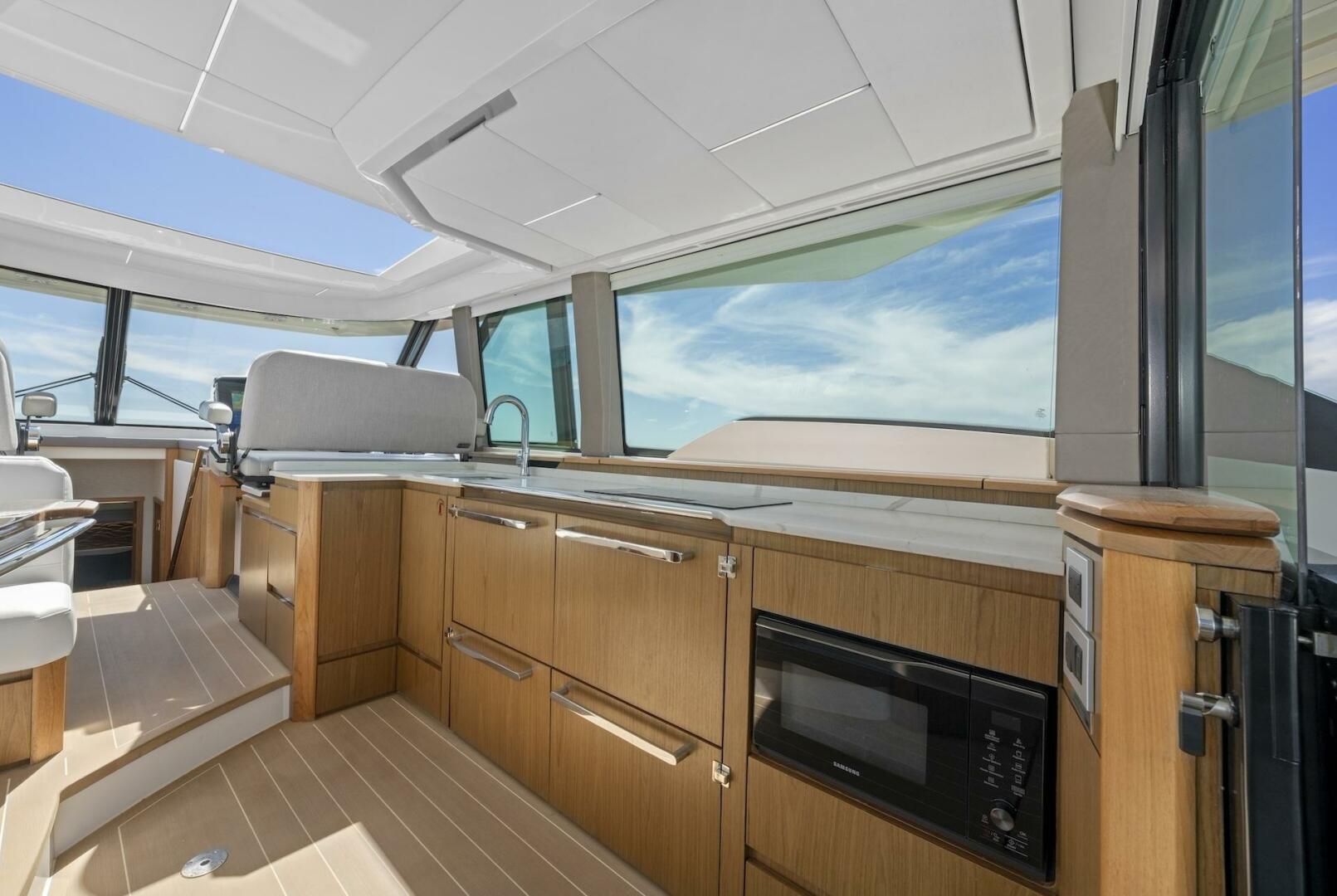 2023 Tiara Yachts EX 60 - Image 23