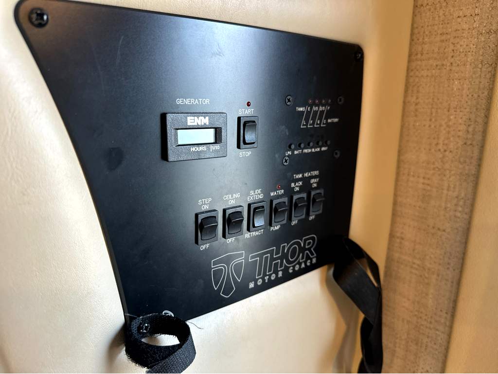 2018 THOR MOTOR COACH QUANTUM KM24 - Image 21