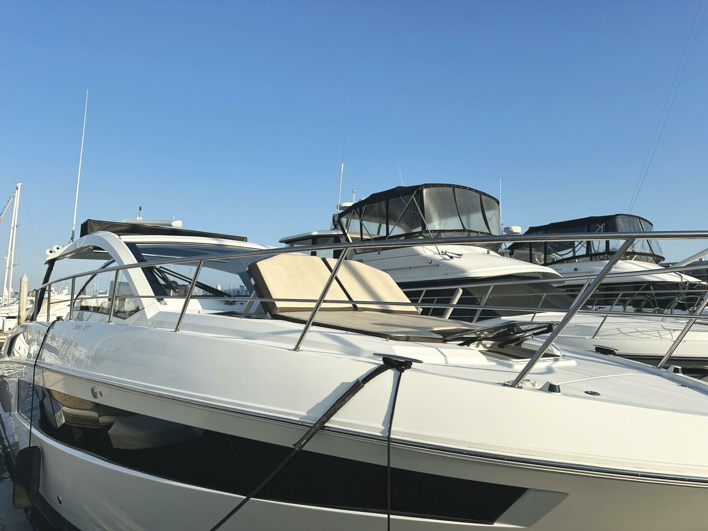 2017 Cruisers Yachts 390 Express Coupe - Image 5