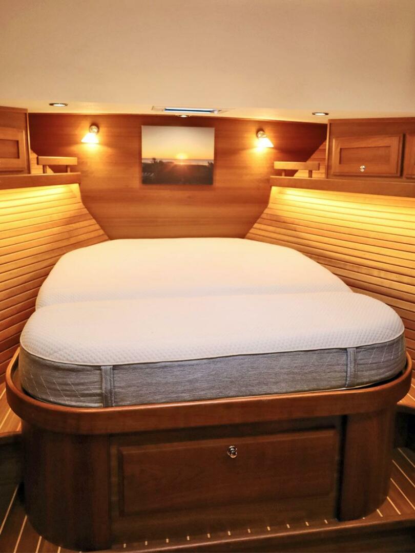 2018 Sabre 48 Flybridge Sedan - Image 23